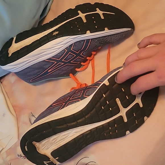 Running shoes - Picture 3 of 3